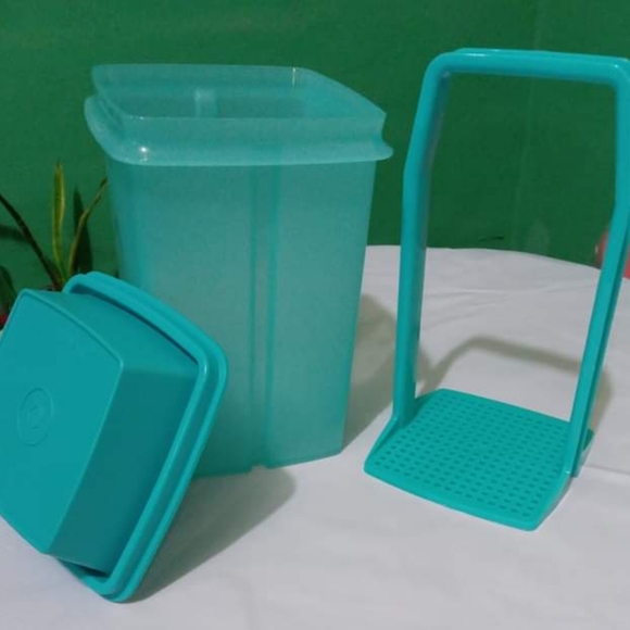 Tupperware Kitchen Tupperware Pick A Deli Container 2 Liter Poshmark